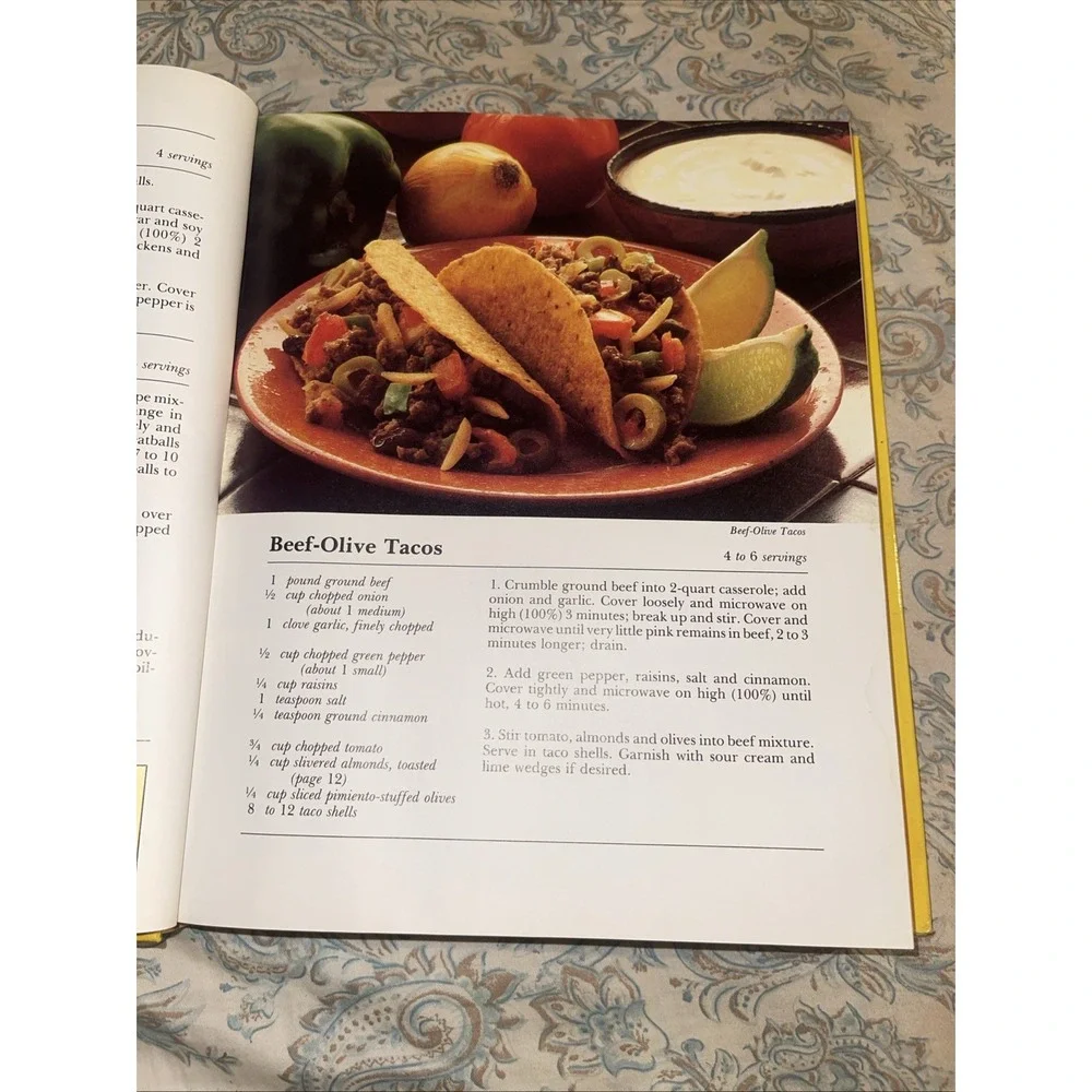 Vintage 1981 Betty Crocker's Microwave Cookbook Hardcover Quick Meal Recipes‎